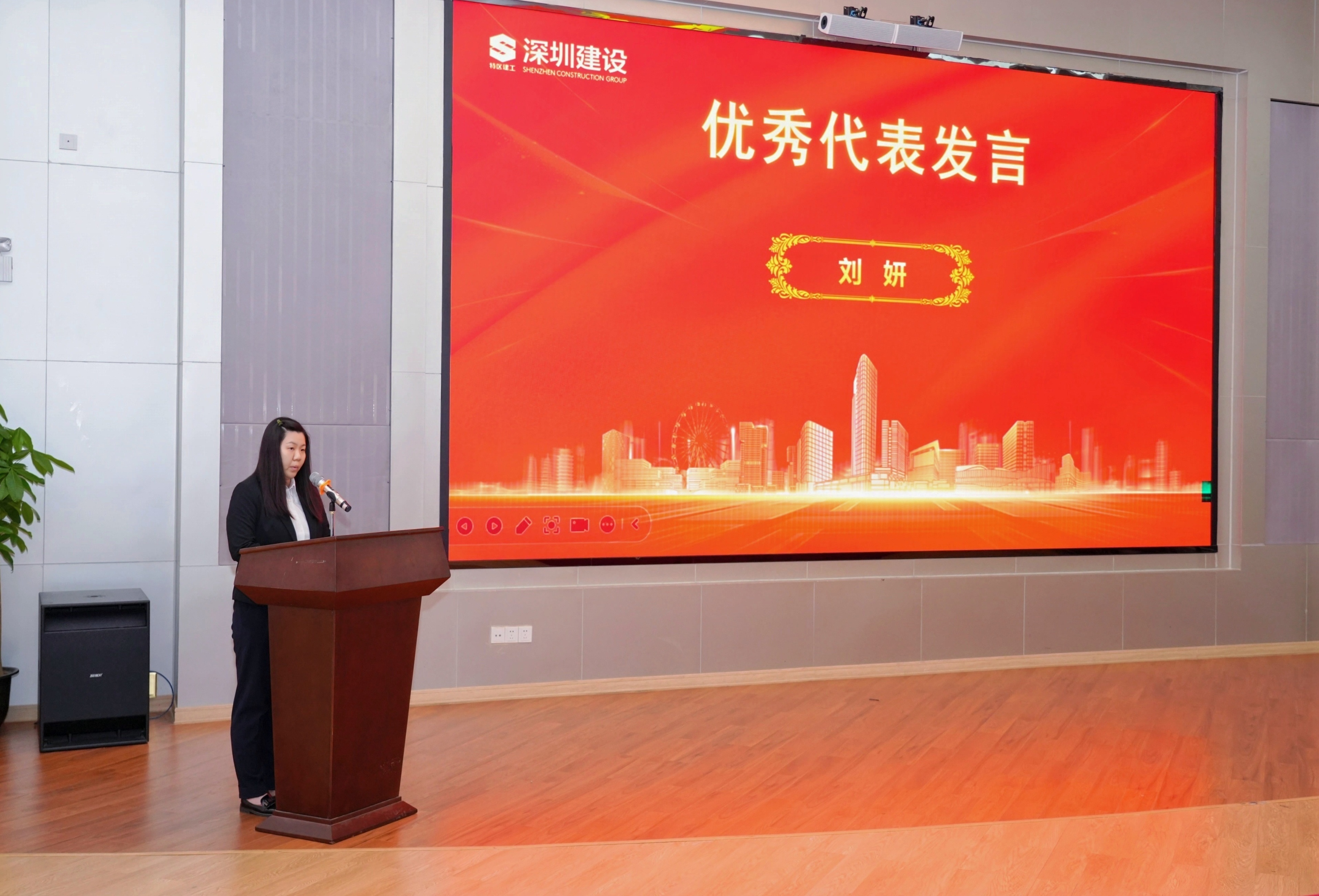 优秀代表刘研发言.jpg